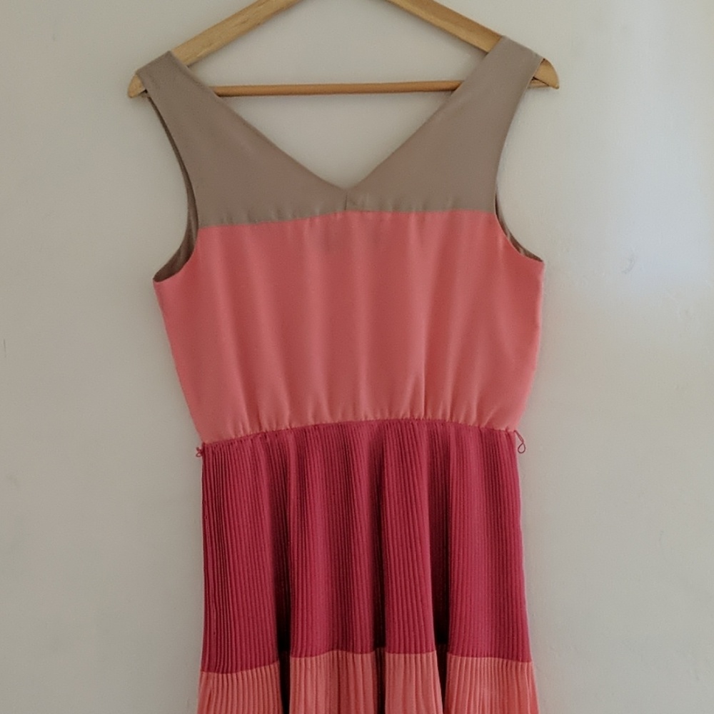 Dress - Picture 7 of 8